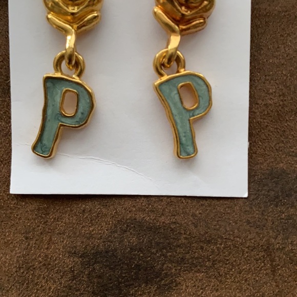 Disney signed plated Winnie The Pooh earrings - Picture 3 of 6
